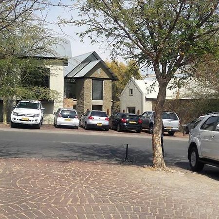 The Village Courtyard Suites & Executive Apartment Windhoek Exterior foto