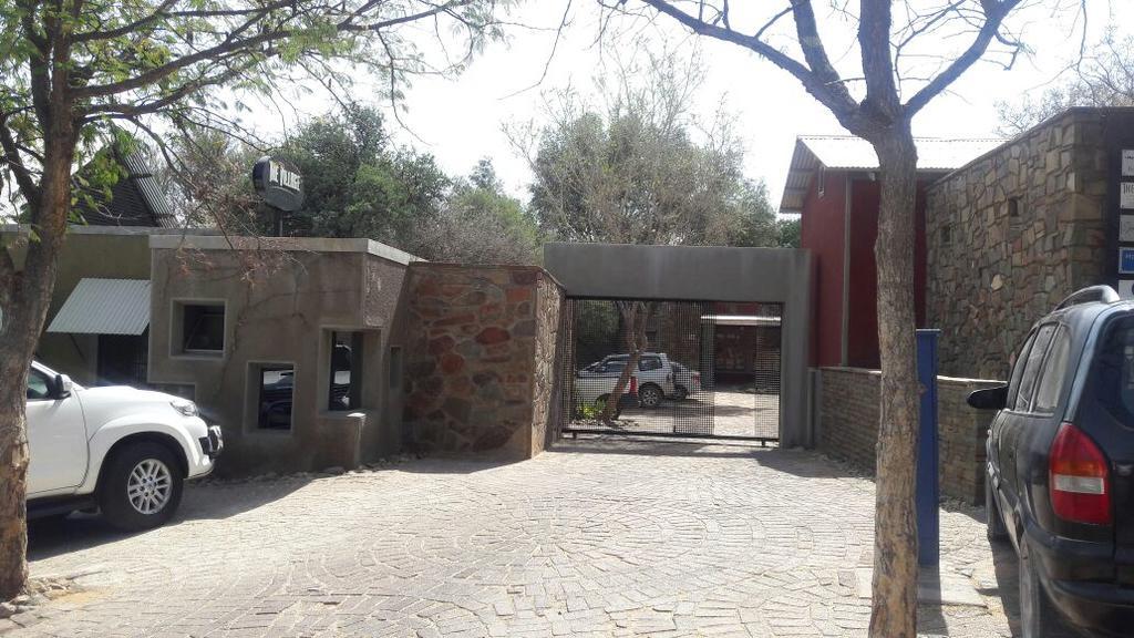 The Village Courtyard Suites & Executive Apartment Windhoek Exterior foto