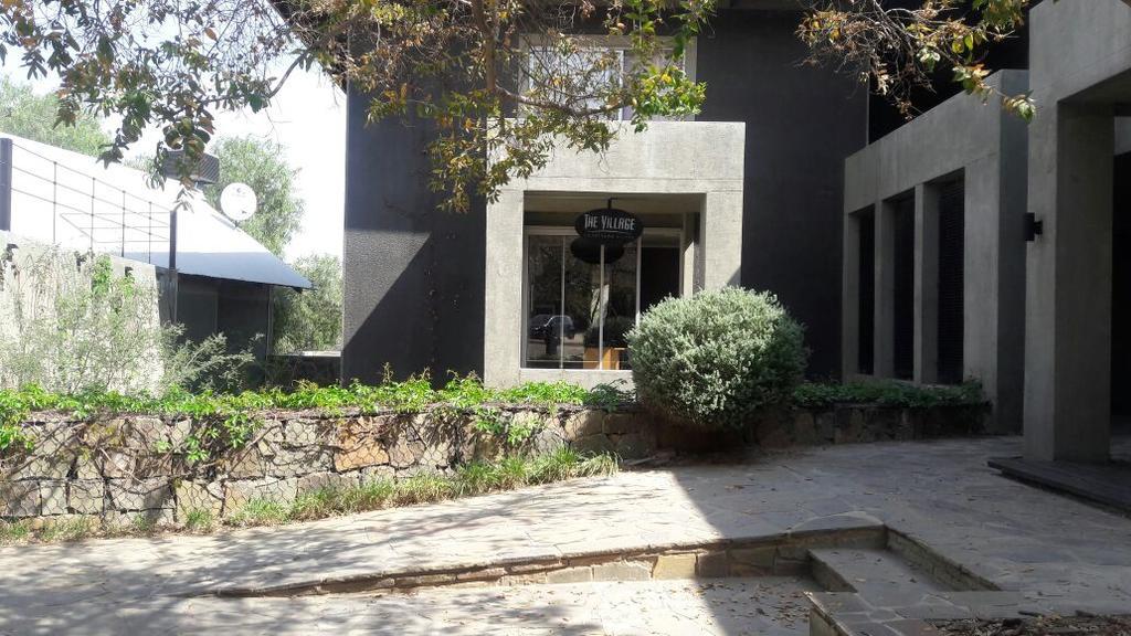 The Village Courtyard Suites & Executive Apartment Windhoek Exterior foto